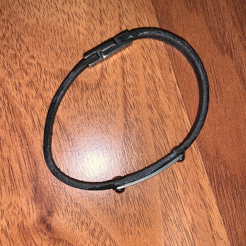 YSL Saint Laurent ID Plaque Bracelet in Black Leather - Picture 8 of 9